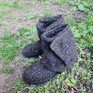 UGG CLASSIC - Womens Boots - SIZE 6